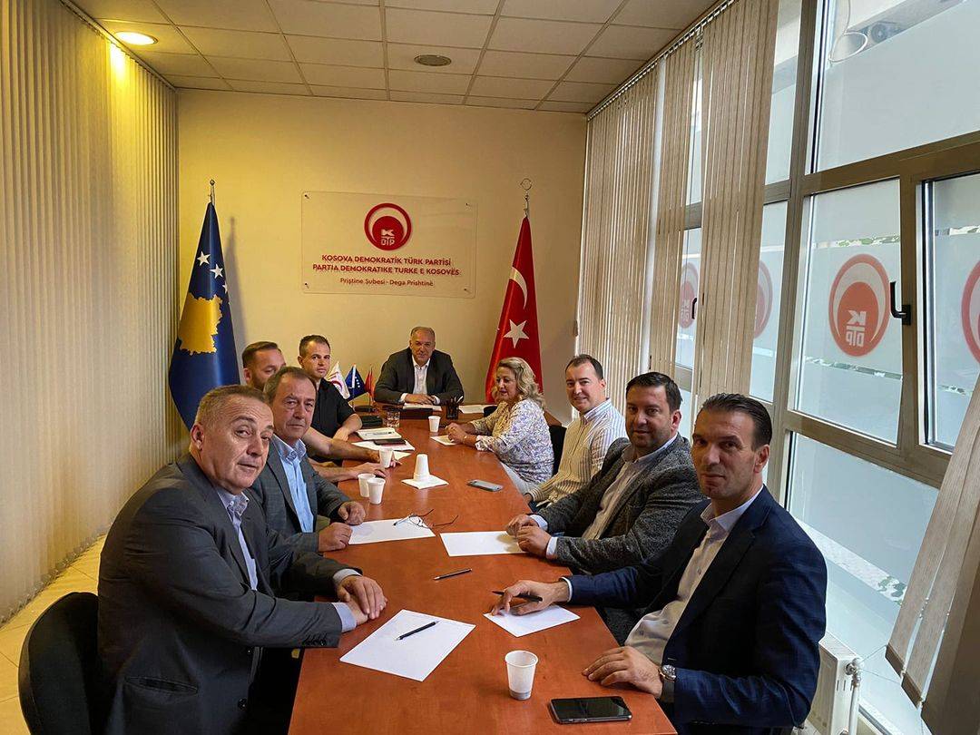 Prizren’de Lise Düzeyinde Kayıtlar Sorunu Aşıldı, Türkçe Birincilere Tablet Verilecek