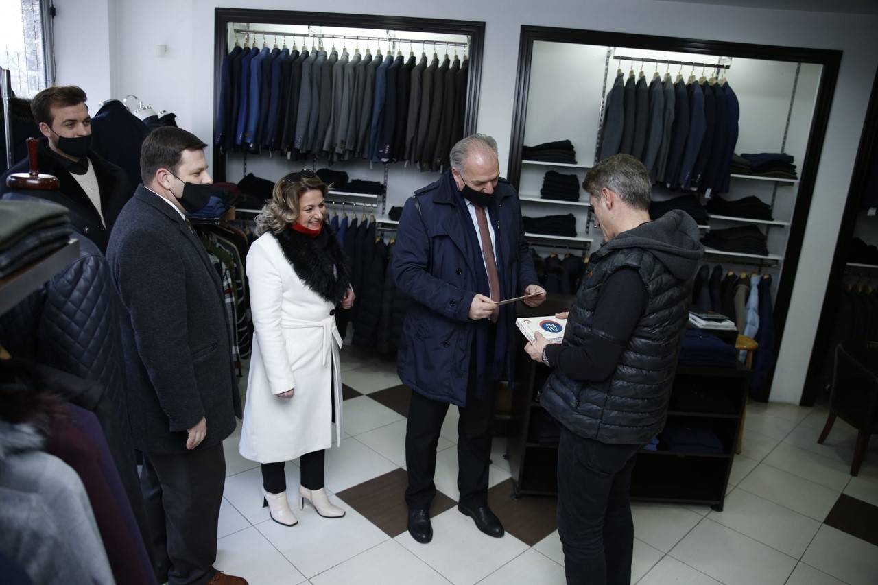 KDTP Milletvekili Adayları Çay Sohbeti ve Esnaf Ziyaretini Gerçekleştirdi