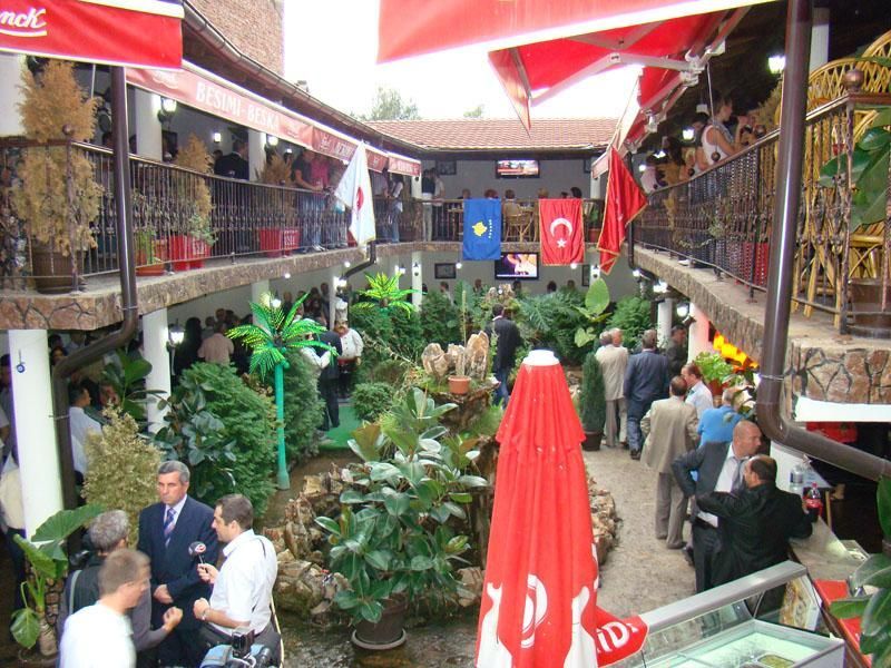 Kosovalılar Çifte Bayram Kutluyor