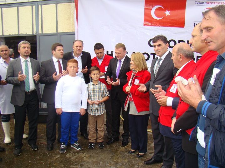 Türk Kızılay'ından Kosova'ya 100 Büyük Baş Kurban
