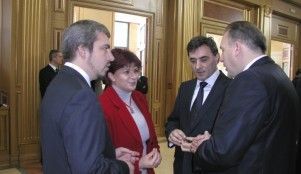 Topluluklar Milletvekilleri Anlaşmayı Destekleyecek- KDTP Milletvekillerine Taşlı Saldırı