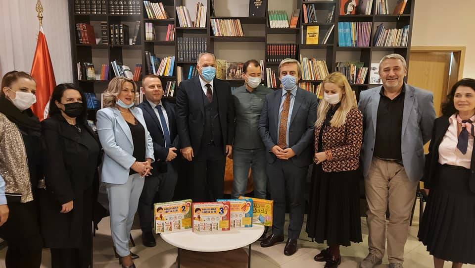 Priştine Öğrencilerine Türkçe Eğitim Setleri Dağıtıld