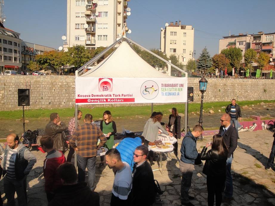 Gençler Engellilere Kermes ile Sahip Çıkıyor