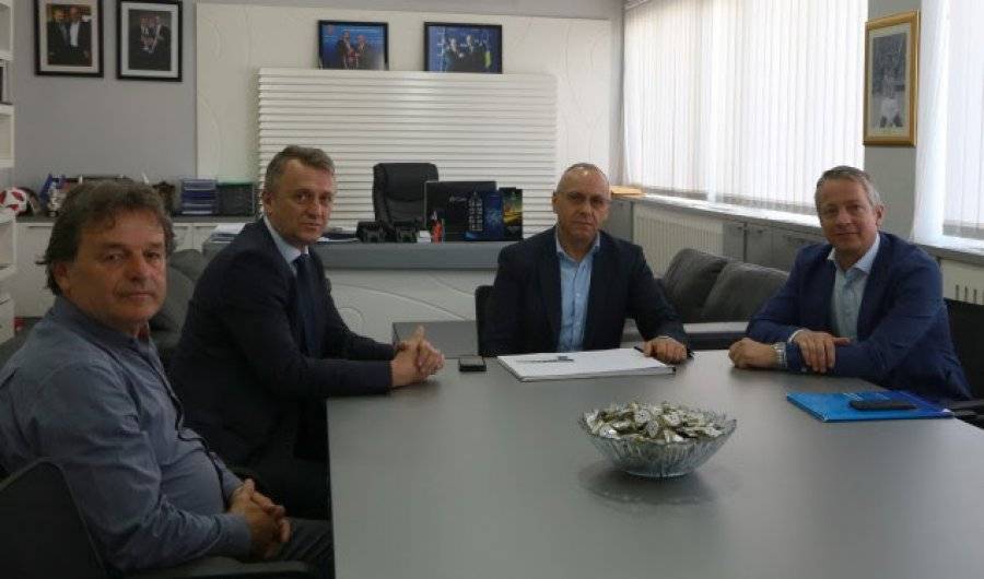 KFF Yöneticileri, UEFA Yöneticisi ile Görüştüler