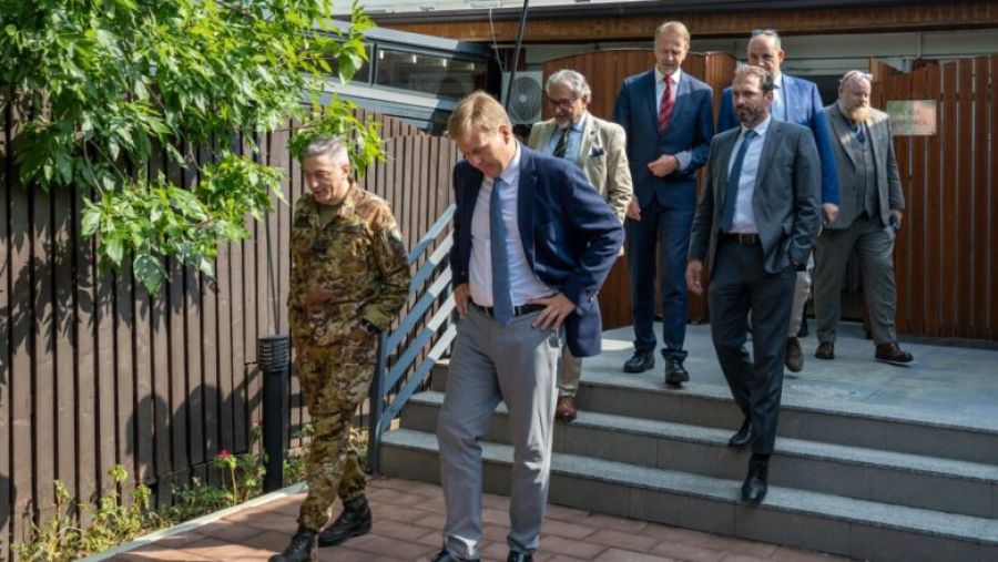 AB Temsilcisi, KFOR Komutanı ve EULEX Şefiyle Görüştü
