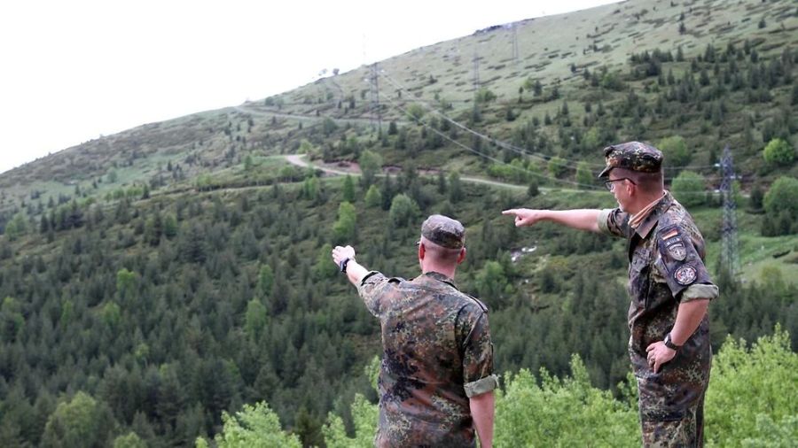 Zveçan'da Bir Değirmende Askeri Üniformalar, El ve Ses Bombaları Bulundu