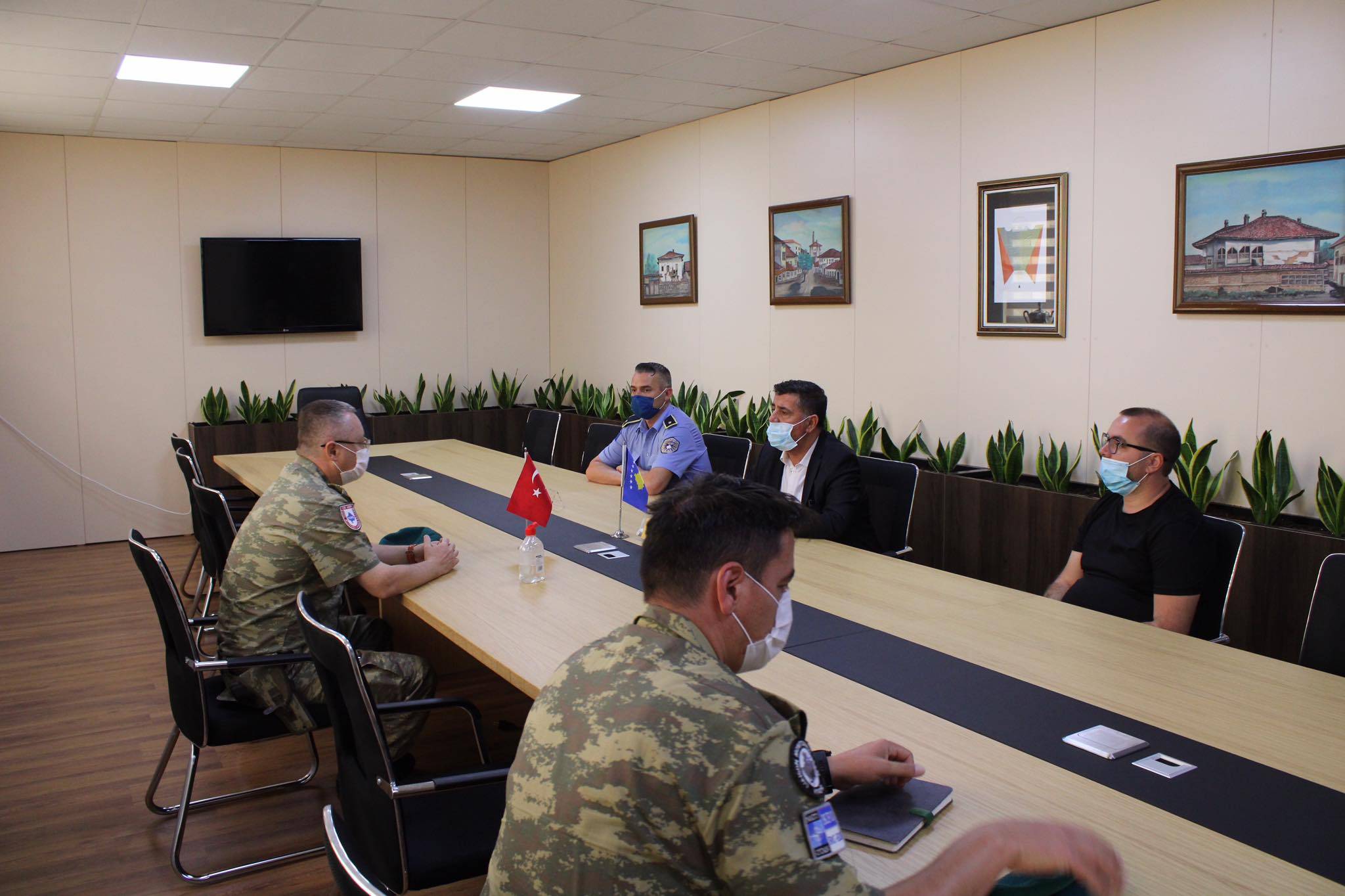 Türk KFOR’undan Gilan Çocuklarına Hediyeler