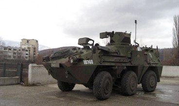 KFOR Zveçan'da Beton Barikatları Kaldırdı