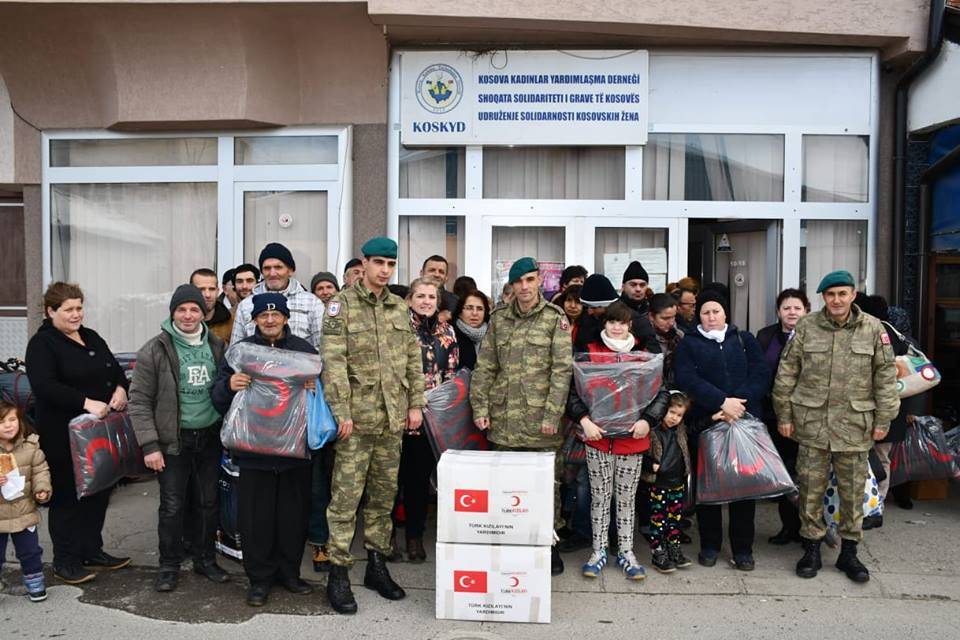 Türk Askeri 60 Aileye Yardım Elini Uzattı