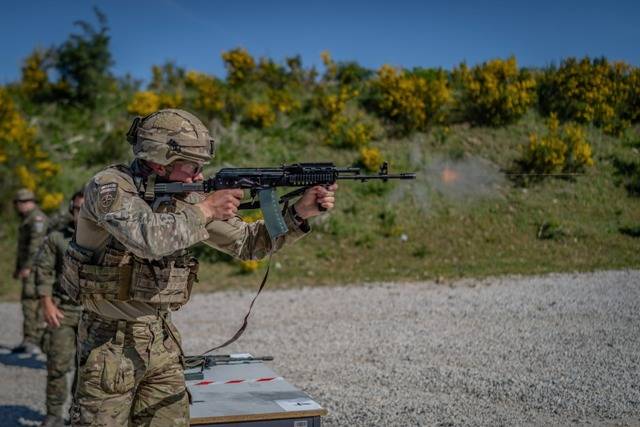 KFOR, Mitroviça’da “Rifle Ridge” Yarışını Gerçekleştirdi