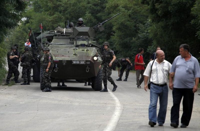 İki KFOR Konvoyu Barikatlardan Geçti