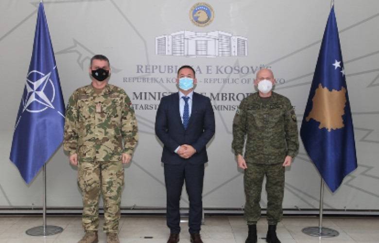 KFOR Komutanı, KGG’nin Yeni Komutanı’nı Kutladı