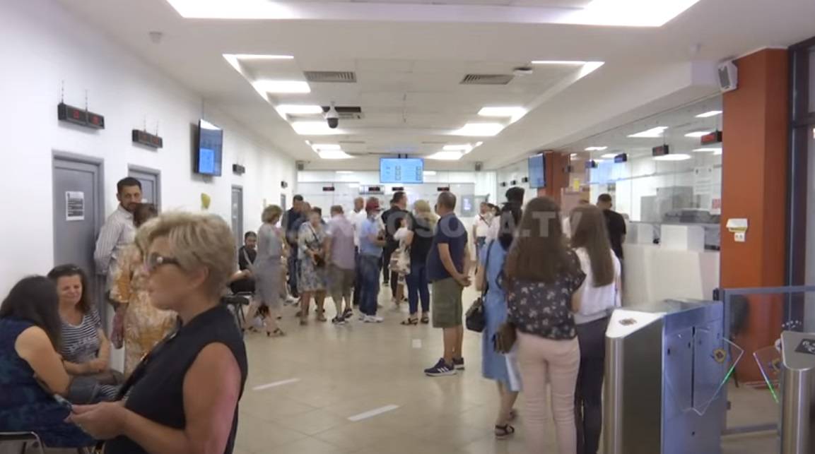 Kimlik Belgeleri İçin Altı Ay Bekleniyor