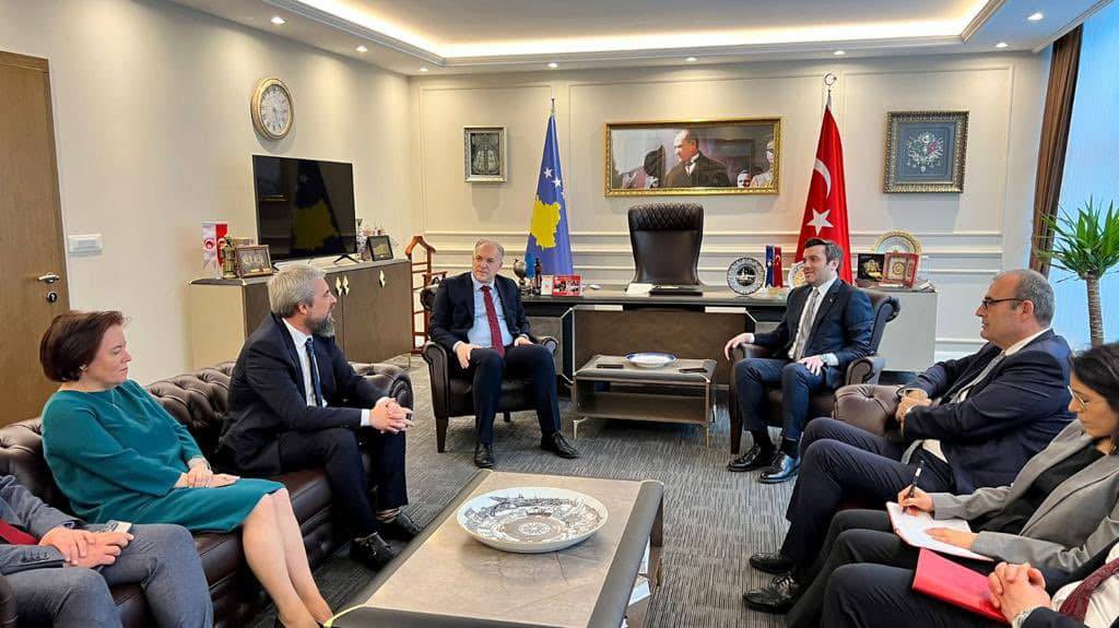 Türkiye Dışişleri Bakanı Yardımcısı Kıran KDTP'yi  Ziyaret Etti