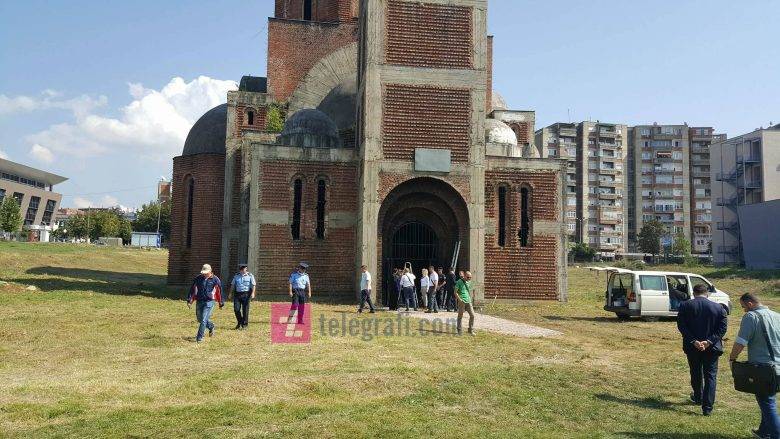 Üniversite Öğrencileri,  Kampüsteki Kilisenin İşlevsel Hale Getirilmesine Karşı