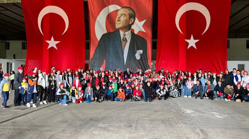 Türk Askerinden Kosovalı Çocuklara 23 Nisan Şenliği