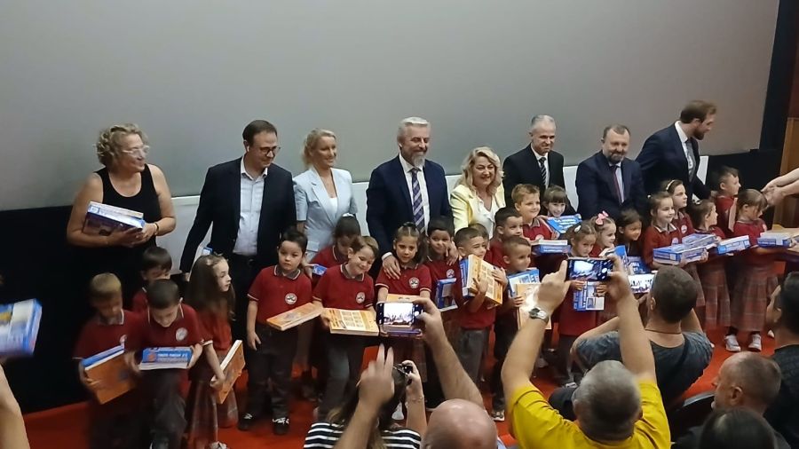 Prizren’de 600 Öğrenciye Eğitim Seti Dağıtıldı