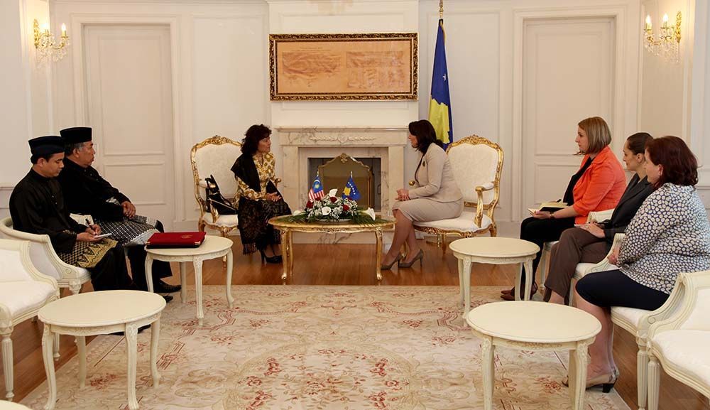 Jahjaga,  Malezya Büyükelçisi Abdullah'ı Kabul Etti