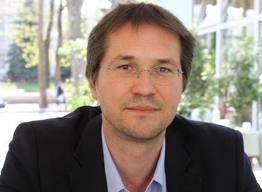 Knaus: AB Sırbistan'a Baskılarını Artırmalıdır
