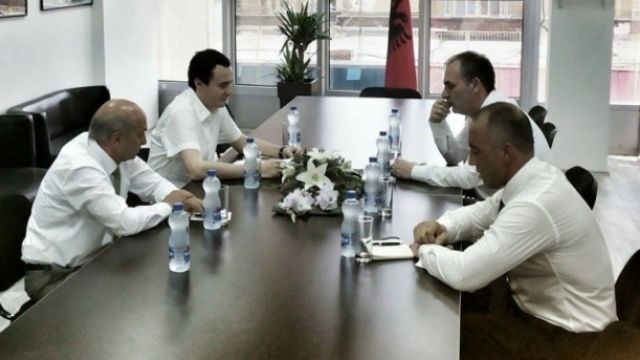 Muhalefet Bloğu Vetëvendosje ve Sırp Listesi'nin Baskısı Altında