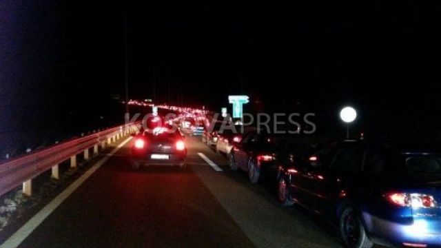 Vırmica Sınır Geçidinde Uzun Kuyruk