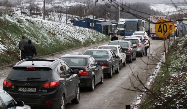Sırbistan-Kosova Sınırında Kilometrelerce Uzun Kuyruk