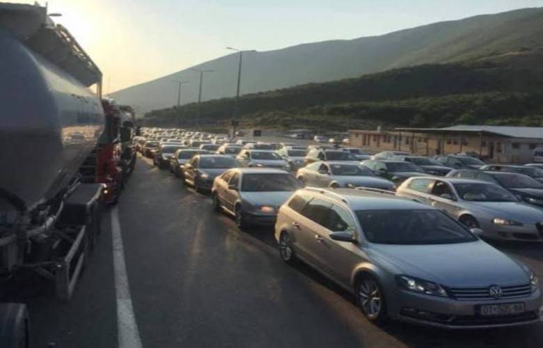 2 Saat İçinde 8 Bin Vatandaşımız Arnavutluk’a Giriş Yaptı