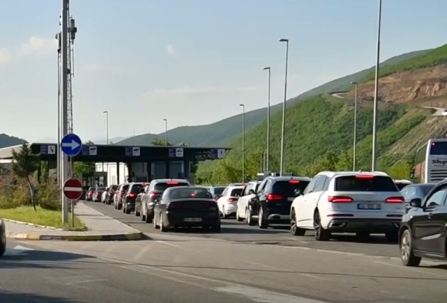 Kosova Sınır Kapılarında Bekleme Süreleri Arttı