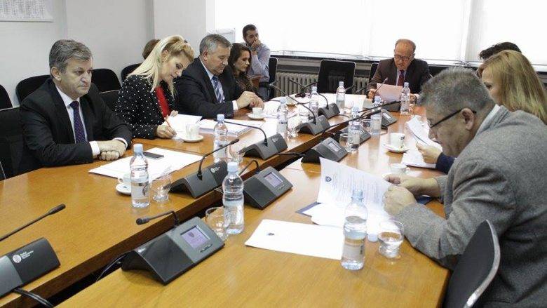 Thaçi'nin Tutuklanmasından Sonra Sırbistan ile Diyalogun Kestirilmesi Talep Ediliyor