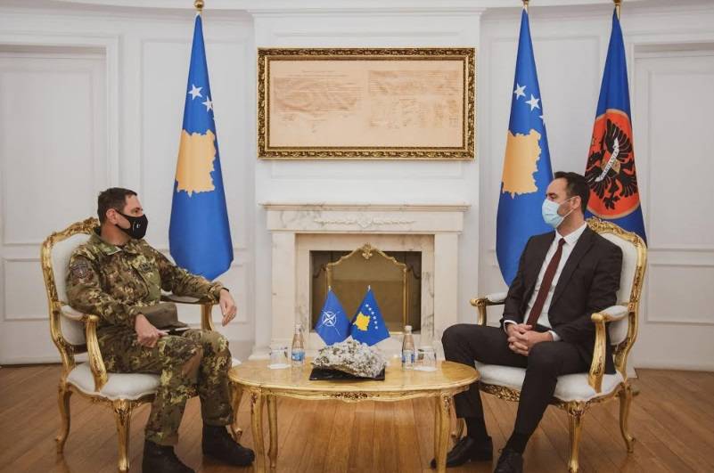 Cumhurbaşkanı Vekili Konjufca KFOR Komutanı ile Görüştü