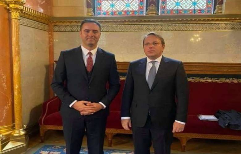 Konjufca, Varhelyi’den Kosovalılar İçin Vizenin Kaldırılmasını İstedi