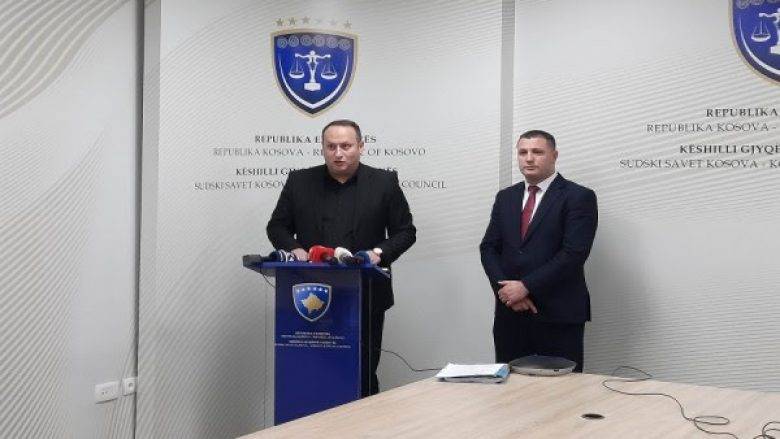 Maaş İndirimi Kararından Sonra, Mahkemeler Hükümetle İşbirliği Askıya Aldı