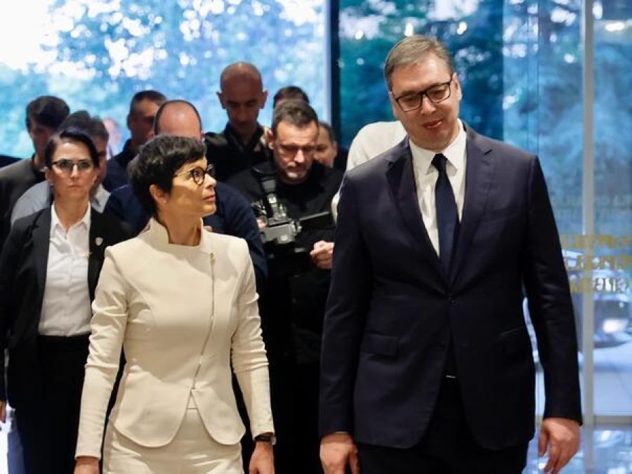 AB'den Vučić'e Sert Mesaj: Belgrad'da Sorunumuz Var 