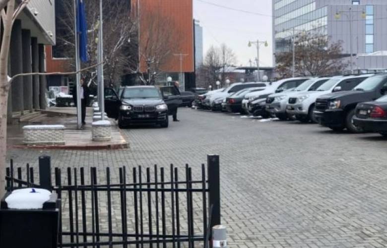 Kosnett Meclisten Ayrıldı