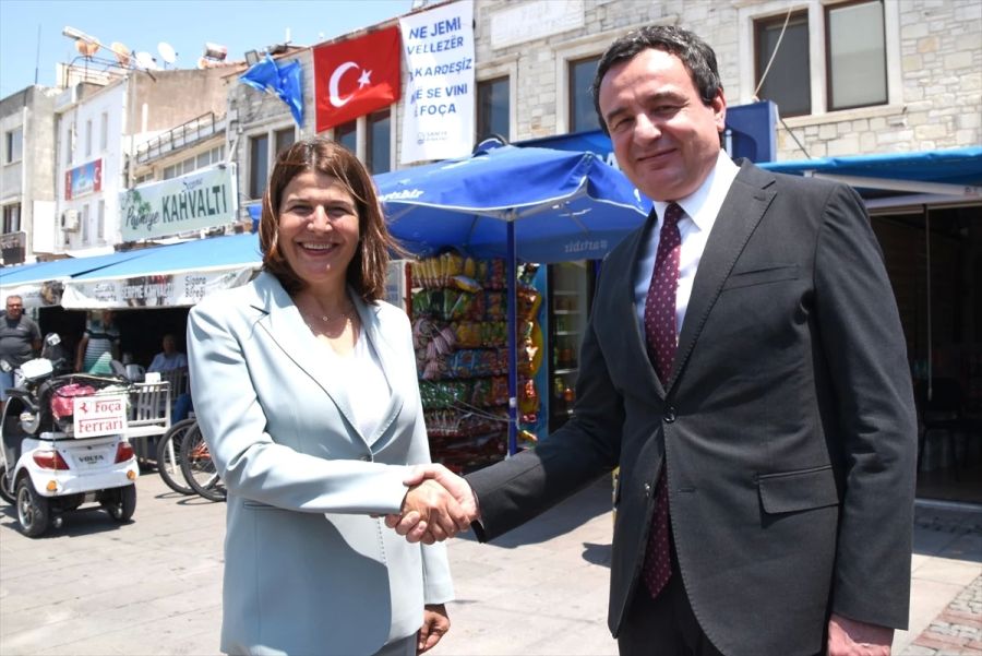 Başbakan Kurti, Foça Belediye Başkanı Saniye Fıçı’yı Ziyaret Etti