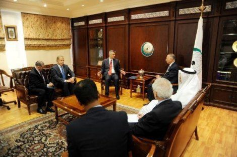 İhsanoğlu, Başbakan Thaçi'nin Davetini Kabul Etti