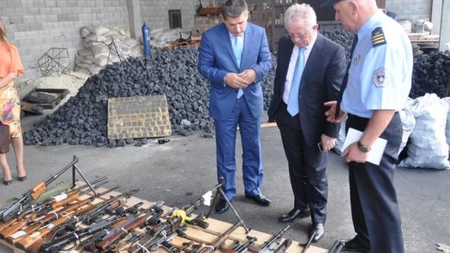 Kosova 1.742 Küçük ve Hafif Silahı İmha Etti