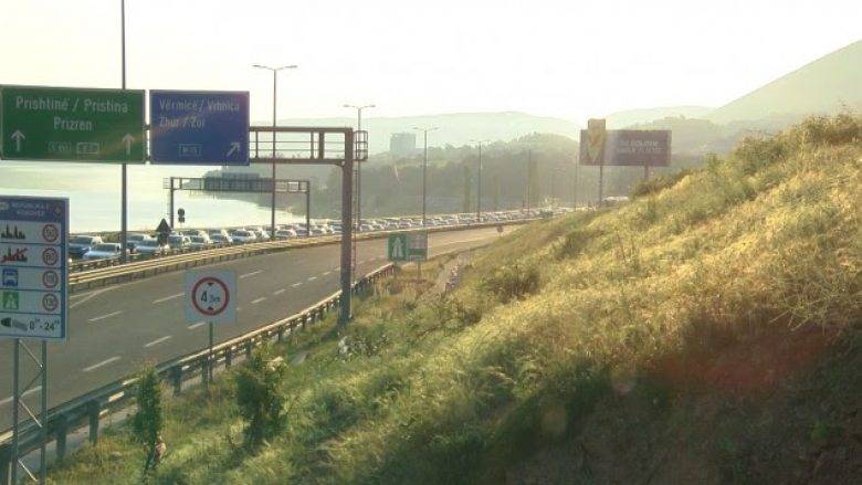 Kriz Kosovalıların Arnavutluk Sahiline Gitmesini Engel Değil