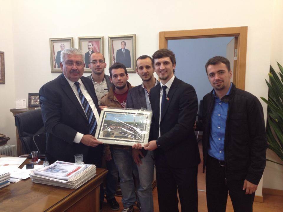 Kosovalı Öğrenciler MHP'yi Ziyaret Etti