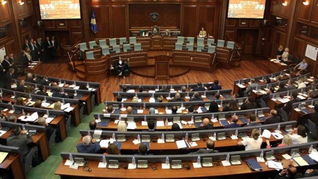 Kosovalılar ve Uluslararası Temsilciler Gece Boyunca Mahkeme Taslağı Üzerinde Çalıştılar