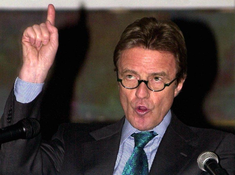 Kouchner: Kosova Demokrasi Yolunda İlerliyor