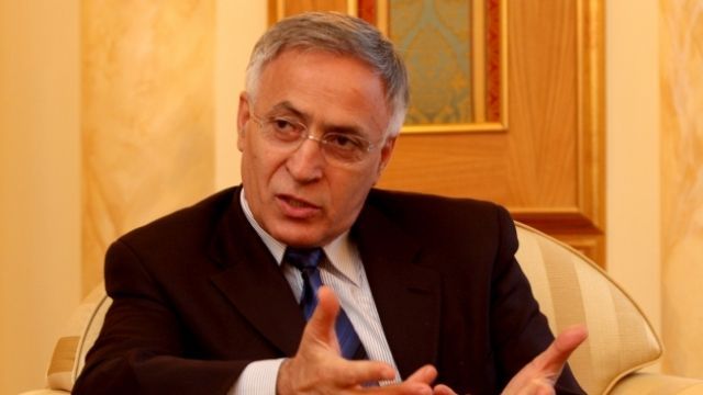Krasniqi: Siyaset Üniversiteden Ellerini Çekmeli