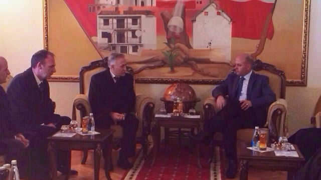 Krasniqi, Jashari Ailesini Ziyaret Etti