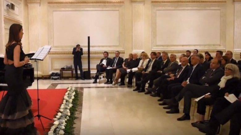 Devletin En Yüksek Yetkilileri, Nice Kurbanları için Saygı Duruşunda