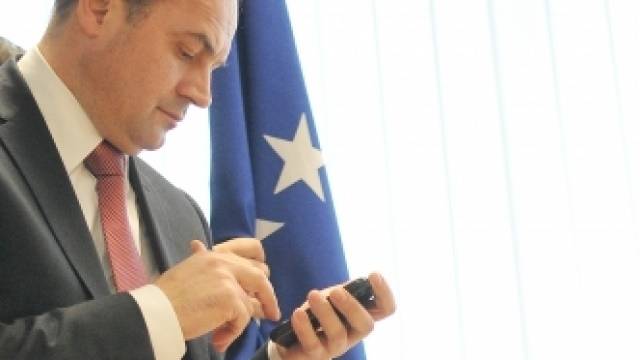Kosova Elçilikleri Mali Sıkıntıda