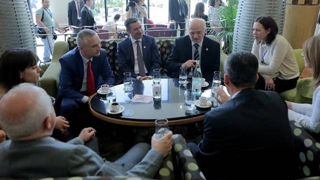 Veseli, Bölge Ülkeleri Mevkidaşlarıyla Bir Araya Geldi