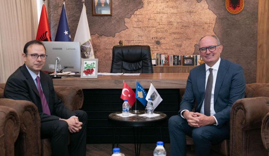 Büyükelçi Angılı, Ferizovik Başkanı Aliu ile Görüştü