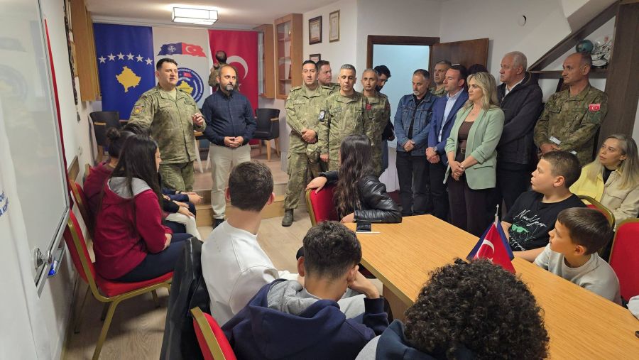 İngilizce ve Arnavutça Kurslarını Tamamlayan Öğrencilere Sertifikaları Verildi