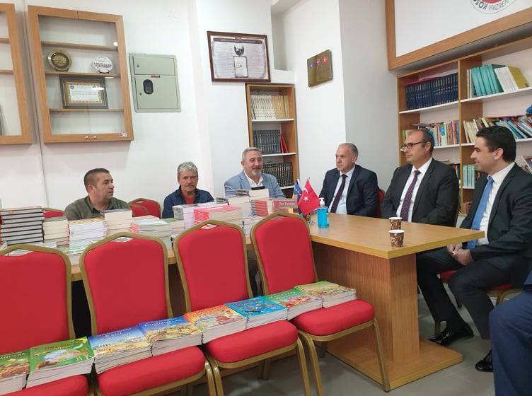 İş Bankası’ndan Kitap Desteği