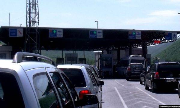 Kosova’dan Çıkarken Yolcular Merdare’de 90 Dakika Bekliyor